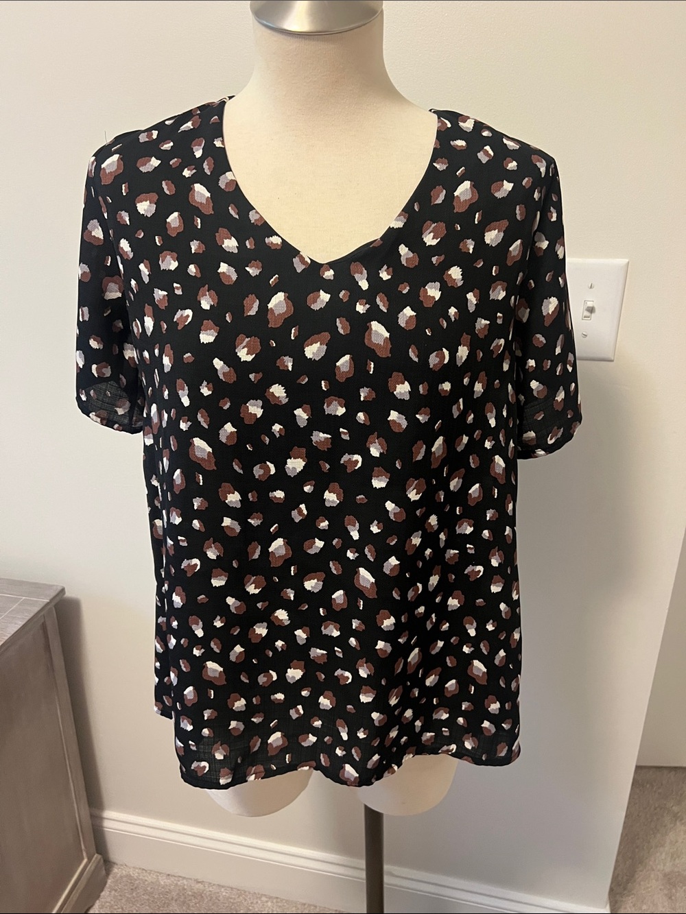 mts Black V-Neck Short Sleeve Top with Brown and White Spot Print
